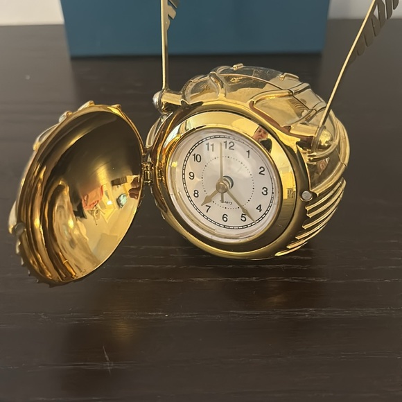 Pottery Barn Teen Harry Potter Golden Snitch Clock with box packaged EUC wow! - Picture 3 of 6